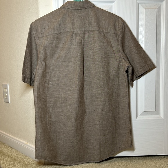 (NWT) St. John’s Bay men’s Casual Buttoned Down Shirt. Size Small Classic Fit. - Picture 6 of 8